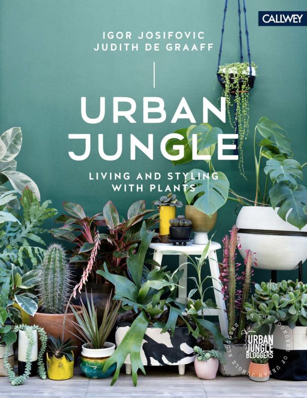 Das Buch „Urban Jungle: Living and Styling with Plants“ von Igor Josifovic und Judith de Graaff mit vielen Zimmerpflanzen.