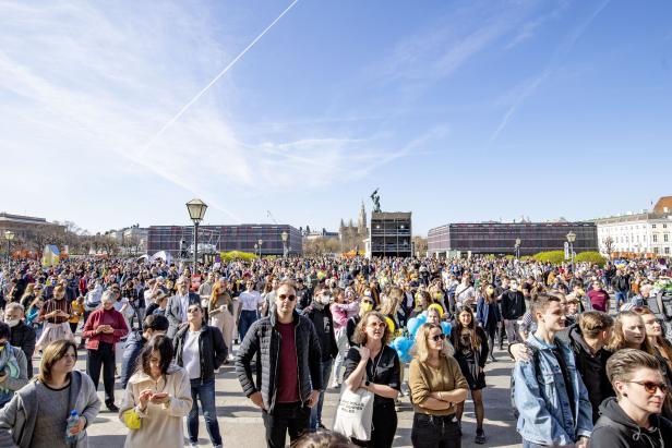 Mehr als 100.000 Menschen bei Benefiz-Konzert am Heldenplatz
