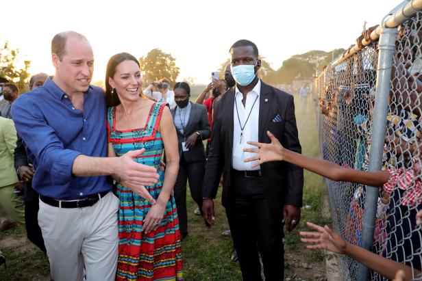 Ungewohnte Zärtlichkeiten: William und Kates intimsten Momente in der Karibik