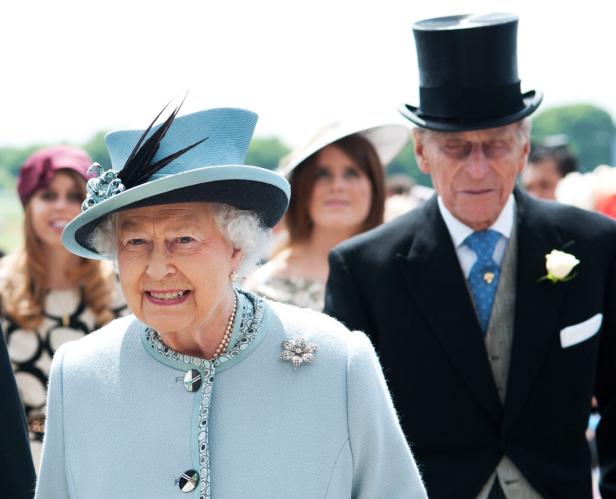 Königin Elisabeth II. und Prinz Philip besuchen eine Veranstaltung.
