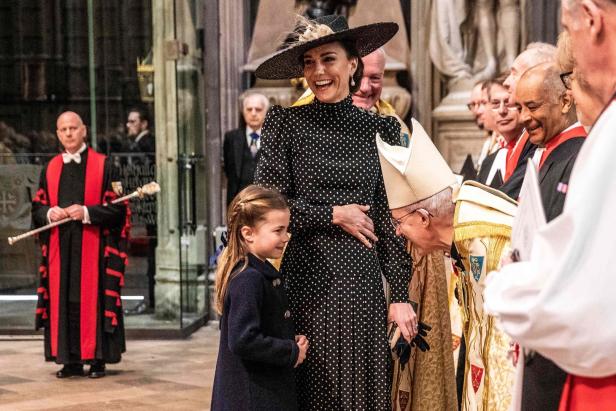 Herzogin Kate: Eleganter Auftritt mit William, George und Charlotte