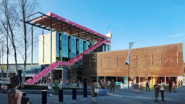 Das Podium, entworfen von MVRDV, mit einer pinkfarbenen Treppe und Menschen davor.