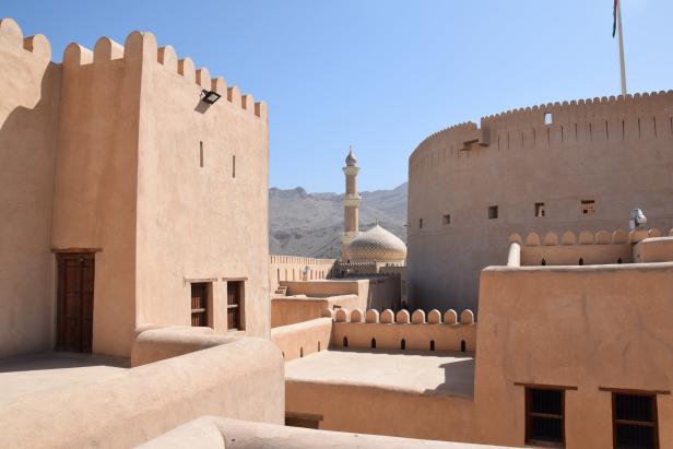 Nahaufnahme Oman: Von Dolchen, Ziegen und Oasen
