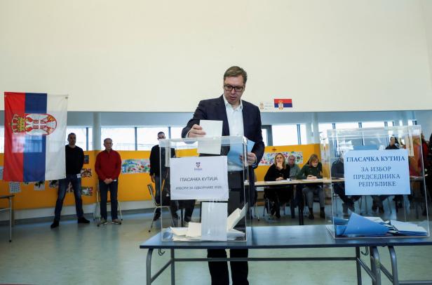 Serbien: Vučić schon im ersten Wahlgang im Amt bestätigt