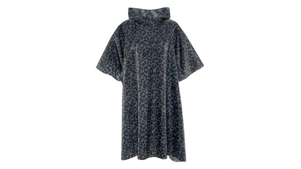 Ein grauer Badeponcho mit Kapuze und Leopardenmuster.