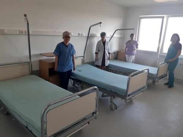 Ukraine schickt erste Fotos: 600 Krankenbetten aus NÖ sind angekommen