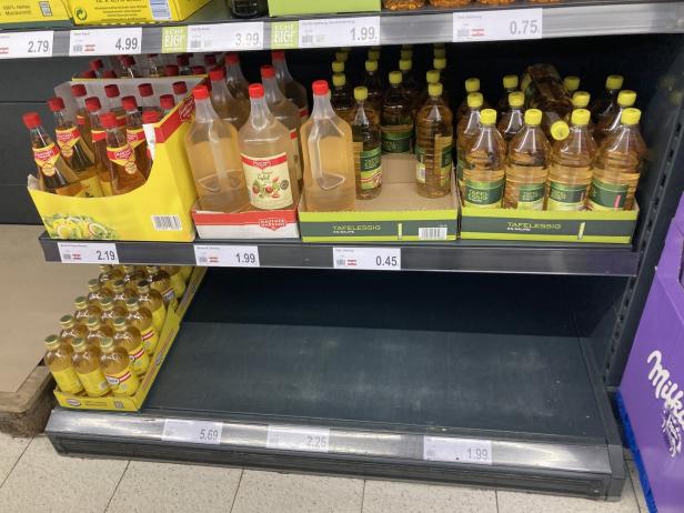 Im Supermarkt: Auf der Suche nach dem Sonnenblumenöl