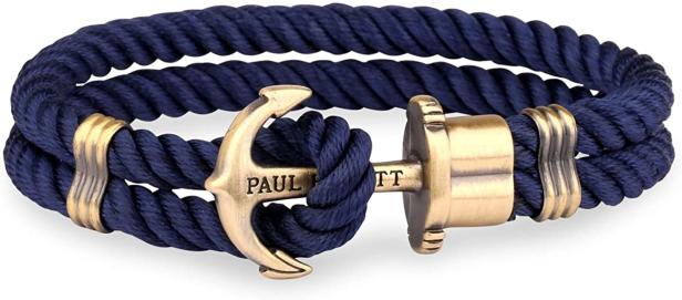 Ein blaues Seilarmband mit einem goldenen Ankerverschluss von Paul Hewitt.