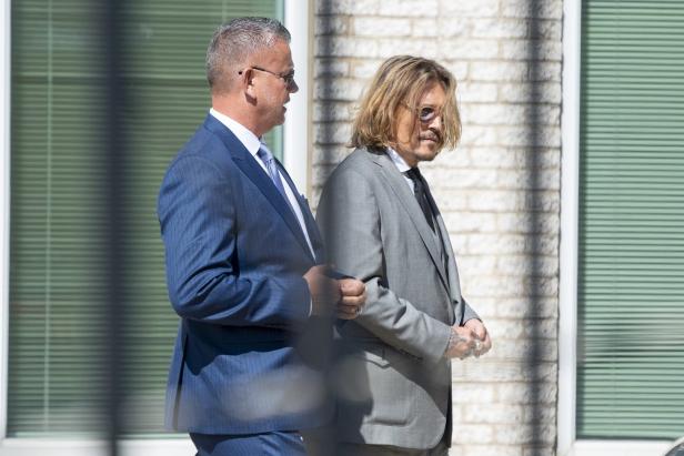 Depp und Heard streiten wieder vor Gericht: Bilder vom Prozess-Auftakt