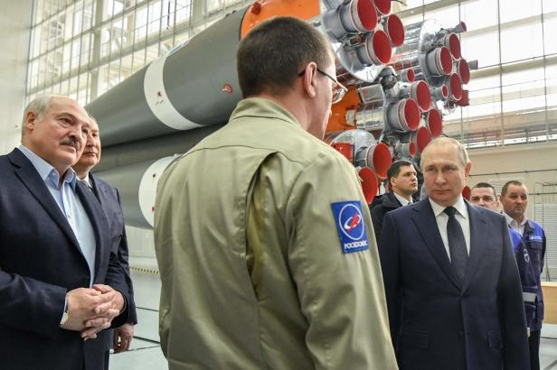 Durchhalteparolen von Putin: Erinnert an Wettrennen im Weltraum