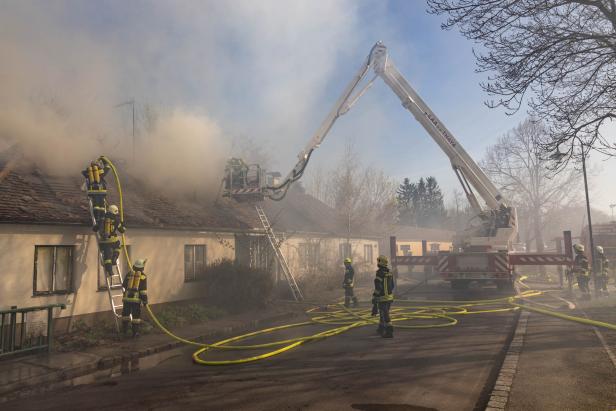Bezirk Hollabrunn: Großbrand forderte Feuerwehren