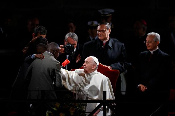 Papst feierte nach Coronapause wieder Kreuzweg am Kolosseum