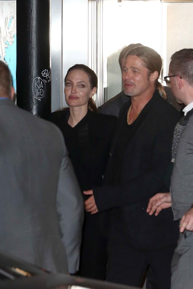 Angelina Jolie und Brad Pitt bei einer Veranstaltung.