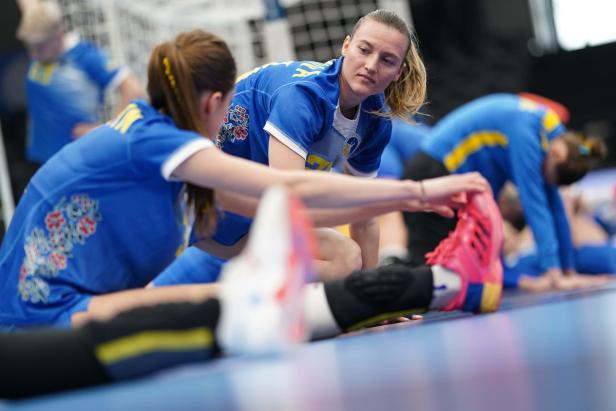 Handball: Emotionale Rückkehr der Ukrainerinnen auf das Spielfeld