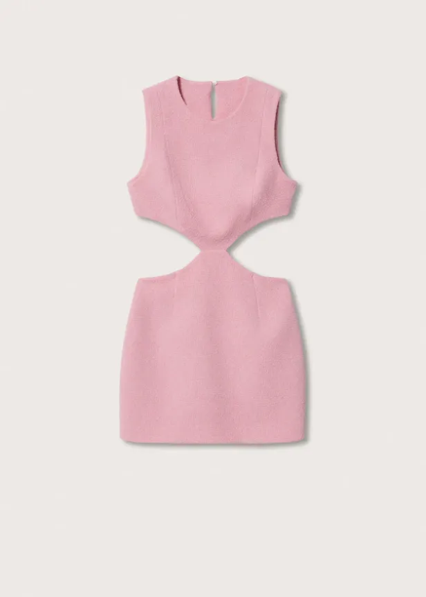 Ein ärmelloses, rosa Kleid mit Cut-Outs an der Taille vor einem weißen Hintergrund.