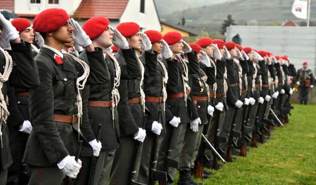 Still gestanden: 170 Grundwehrdiener der Garde angelobt