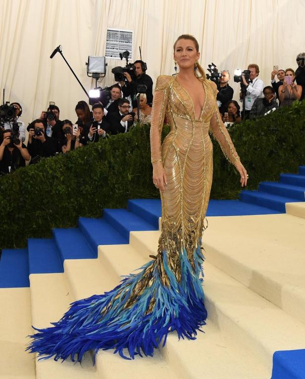 Zur Einstimmung auf die Met Gala: Blake Lively im Roben-Check