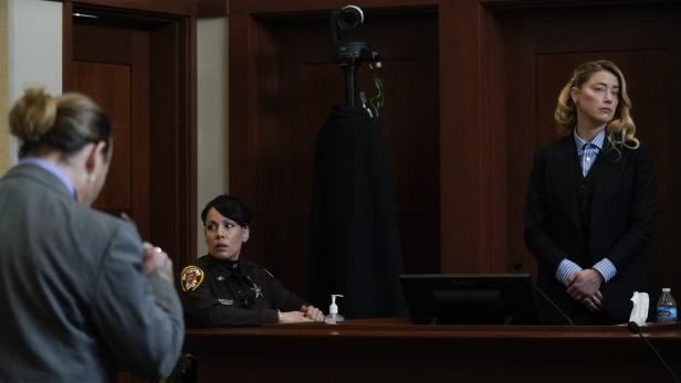 Video: Emotionaler Auftritt Amber Heards im Zeugenstand
