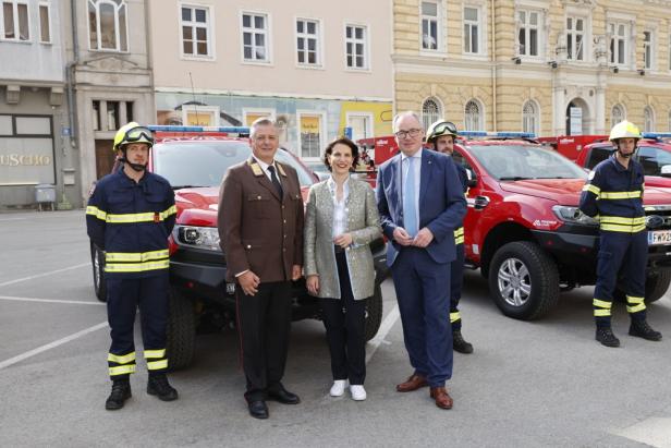 Auf vier Rädern gegen das Inferno: Neue Waldbrandfahrzeuge für NÖ