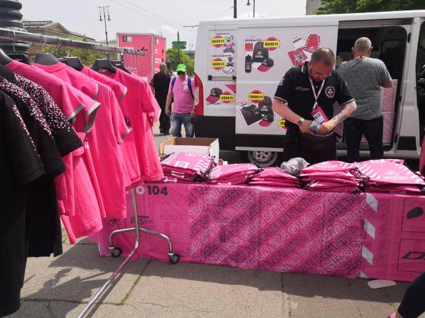 Giro-Start in Ungarn: Milliarden Forint für eine rosarote Welt
