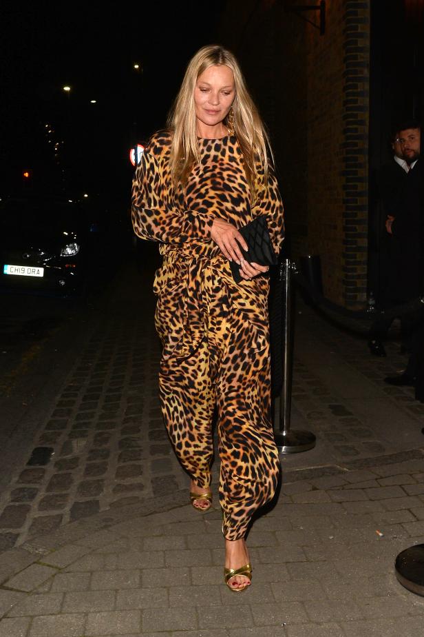 Kate Moss beweist, dass der Leo-Look nie aus der Mode kommt