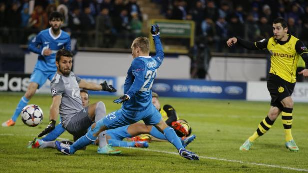 Ein Fußballspiel zwischen Zenit St. Petersburg und Borussia Dortmund.