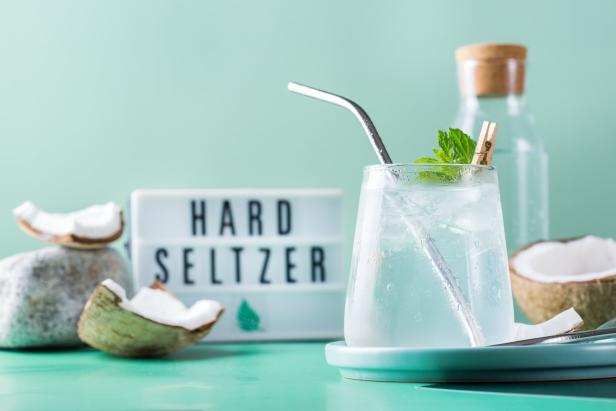 Die neuen Partygetränke von Hard Seltzer bis euphorischer Limo