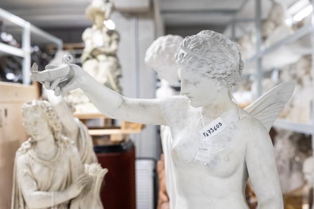 Zu Besuch im Depot des Wien Museums: Eine Lade für Brahms' Unterhose