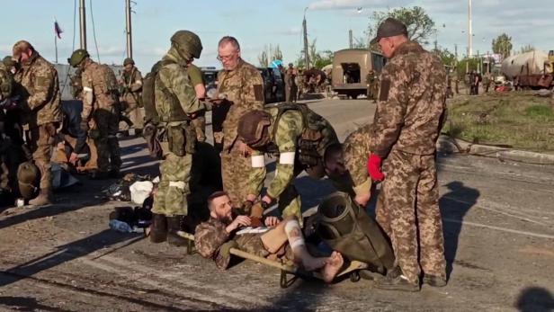 Soldaten ergeben sich: Was bedeutet der Fall des Stahlwerks von Mariupol?