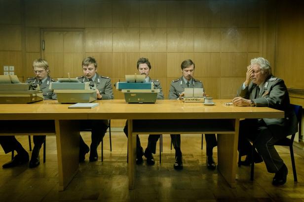Filmkritik "Stasikomödie": Spion in der Opposition