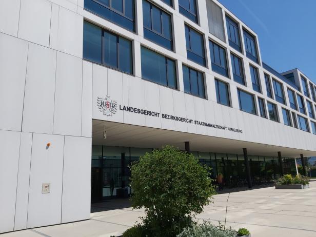 Das Landesgericht, Bezirksgericht und die Staatsanwaltschaft Korneuburg in einem modernen Gebäude.