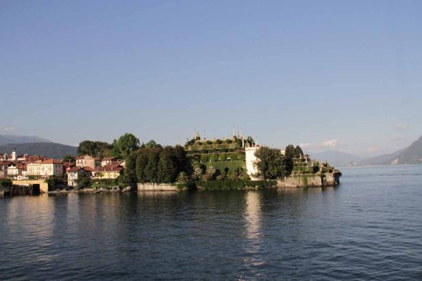 Die Isola Bella im Lago Maggiore mit ihrem berühmten Barockgarten.