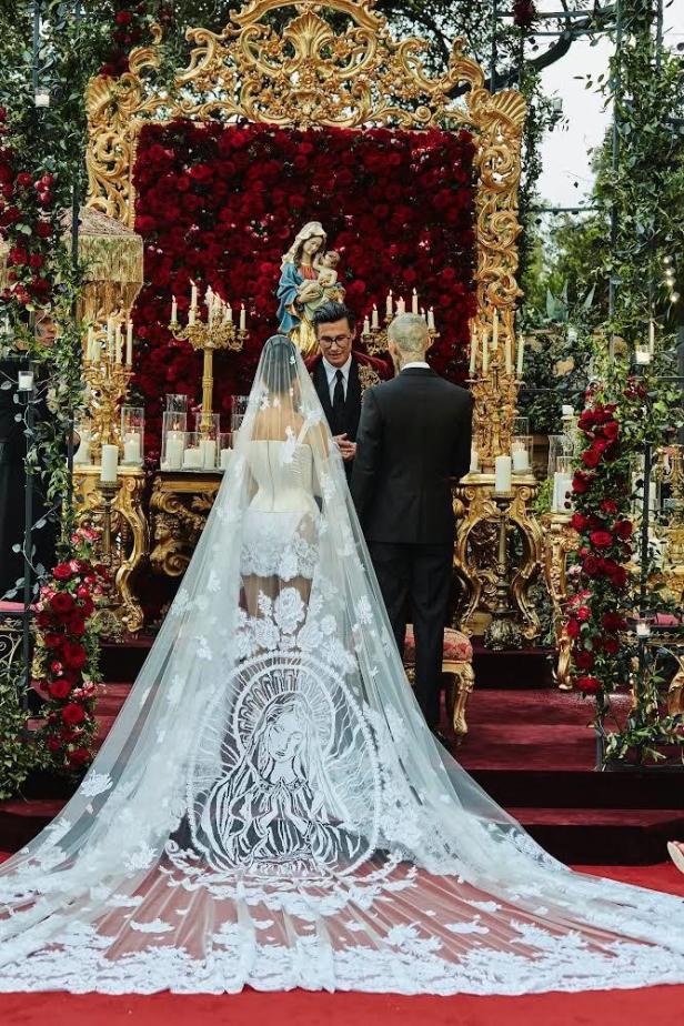 Kourtney Kardashian trug das bislang spektakulärste Hochzeitskleid 2022