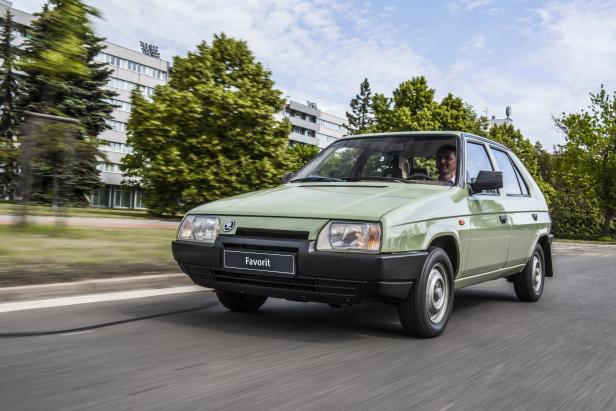 170915-skoda-favorit-entering-an-era-of-success-30-years-ago-10.jpg