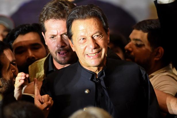 Mehr als 400 Anhänger von Pakistans Ex-Premier Imran Khan festgenommen