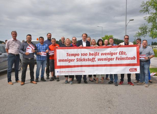 Aktivisten fuhren für Tempo 100 langsam auf A1 und S33 in St. Pölten