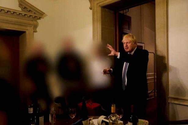 Es wird eng für Boris Johnson: Stürzt er schon nächste Woche?