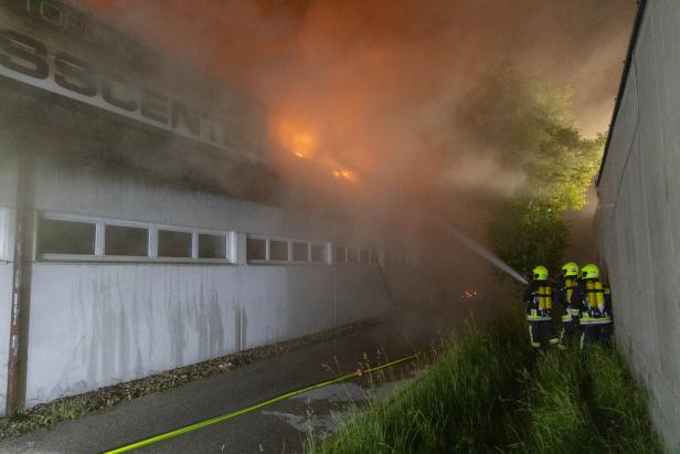 Hollabrunn: Verkehrsunfall führte zu Großbrand
