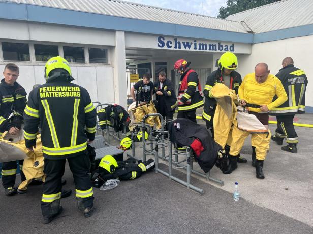 Feuerwehr rückte nach Chlorgasaustritt ins Mattersburger Freibad aus