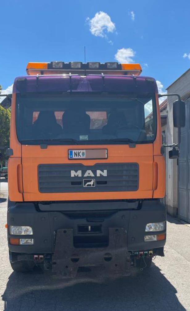 Krauthappel-Attacke auf städtischen Müllwagen in Neunkirchen