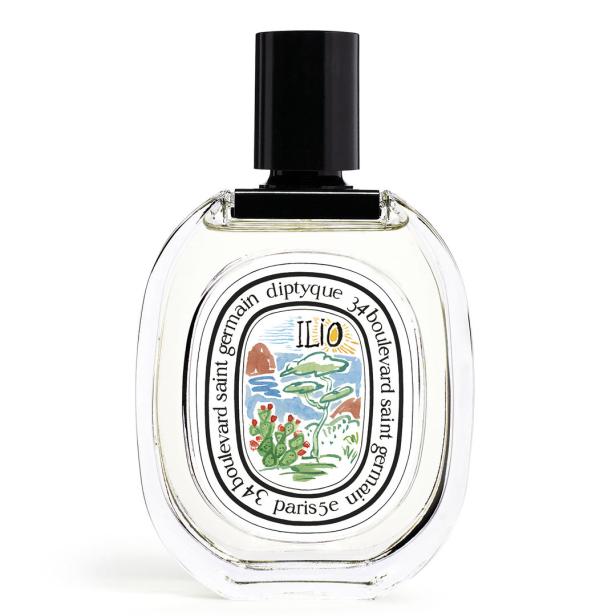 Eine Flasche des Duftes „Ilio“ von Diptyque mit einer Illustration einer mediterranen Landschaft.