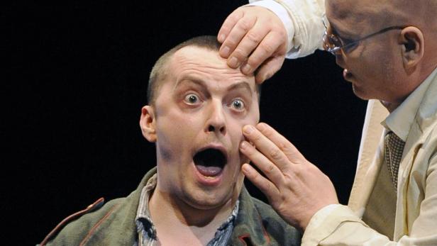Der österreichische Bariton Georg Nigl, hier 2010 als 'Wozzeck' bei den Wiener Festwochen Frankfurt und Mannheim: "Opernhäuser des Jahres"