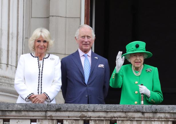 Queen zeigt sich zum Abschluss noch einmal überraschend am Balkon