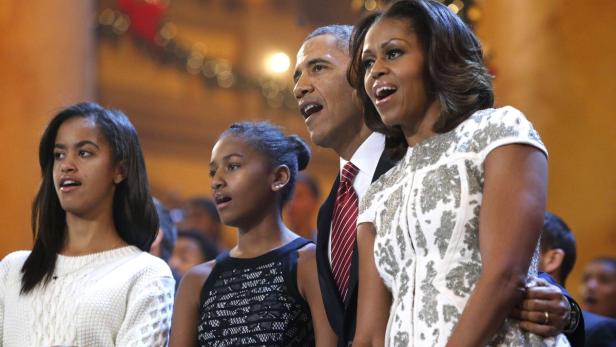 Die Familie Obama singt gemeinsam.