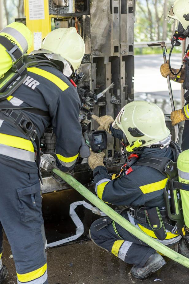 Brennende Zapfsäule sorgte für Feuerwerhr-Großeinsatz in Krems