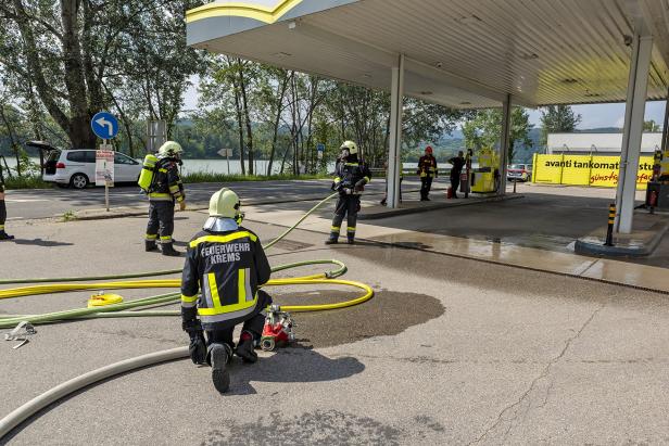 Brennende Zapfsäule sorgte für Feuerwerhr-Großeinsatz in Krems