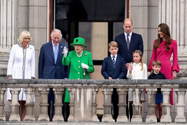 Queen berührt von Feierlichkeiten: "Bin entschlossen, Ihnen weiter zu dienen"