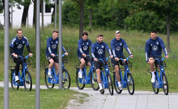 FBL-EUR-NATIONS-GER-ENG-TRAINING