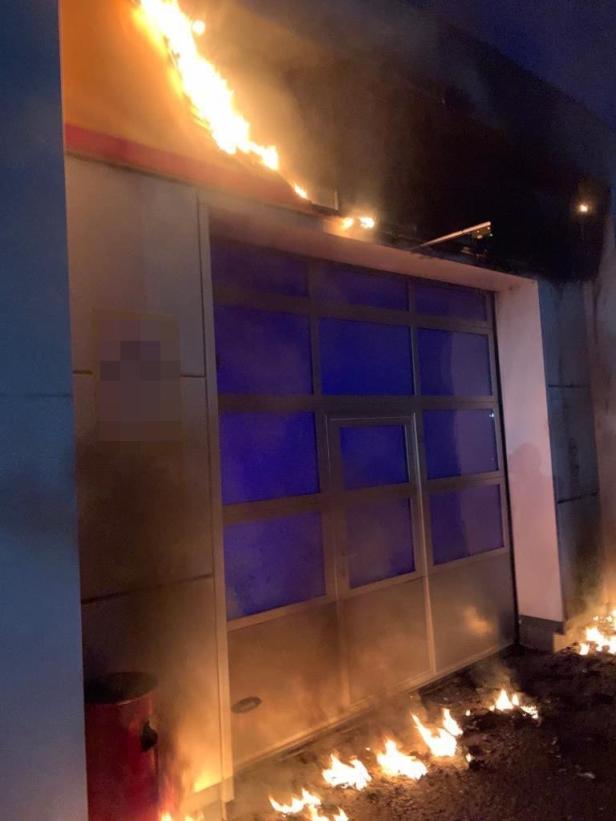 Feuer auf Tankstelle: Brenzliger Einsatz in St. Pölten