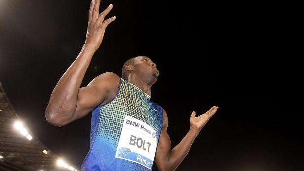 Usain Bolt feiert mit erhobenen Armen einen Sieg in Rom.